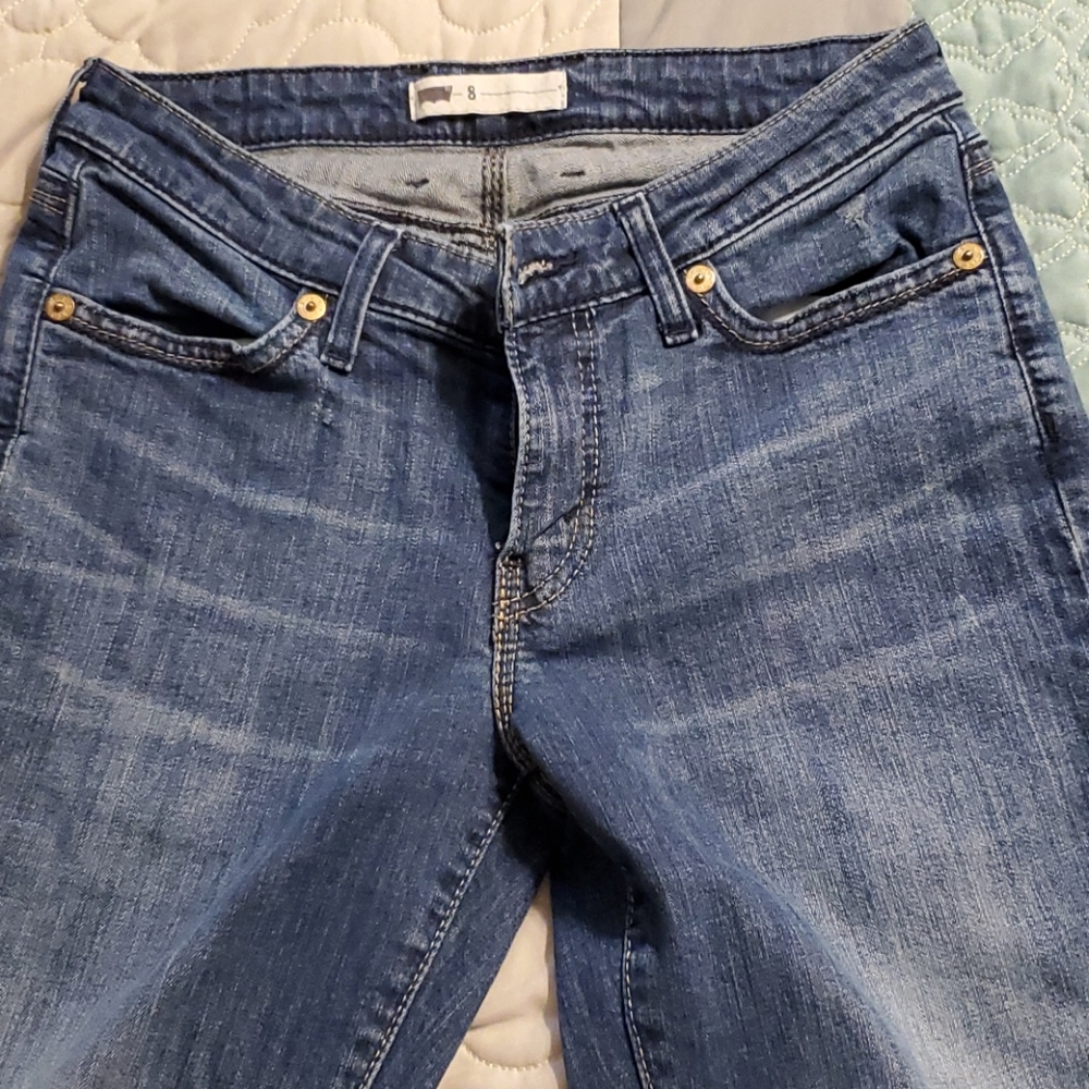 Womens Levi cropped size 8